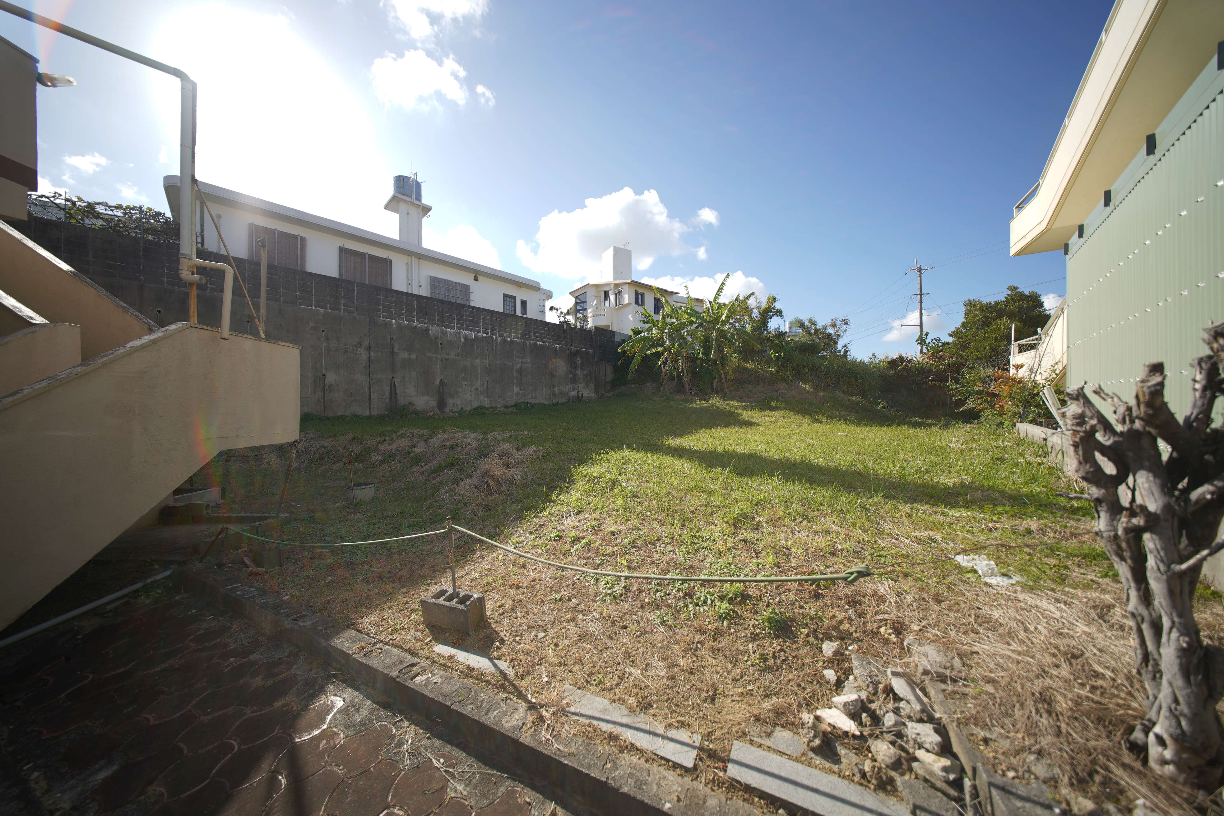 建物裏手空き地