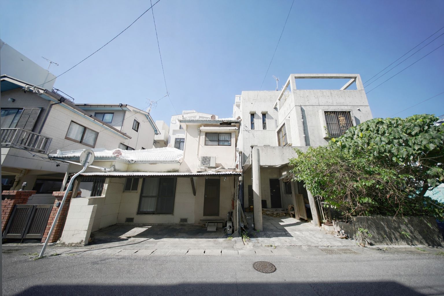 左：木造古民家、右：RC造